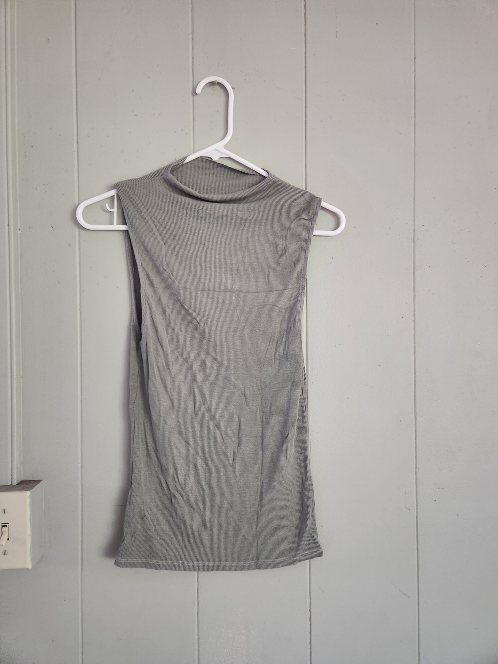 Enza Costa
Silk Knit Rib Sleeveless Mock Neck Top -Alpine Green